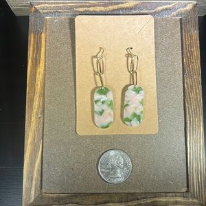 Acrylic green and cream tye dye style paperclip chain earrings